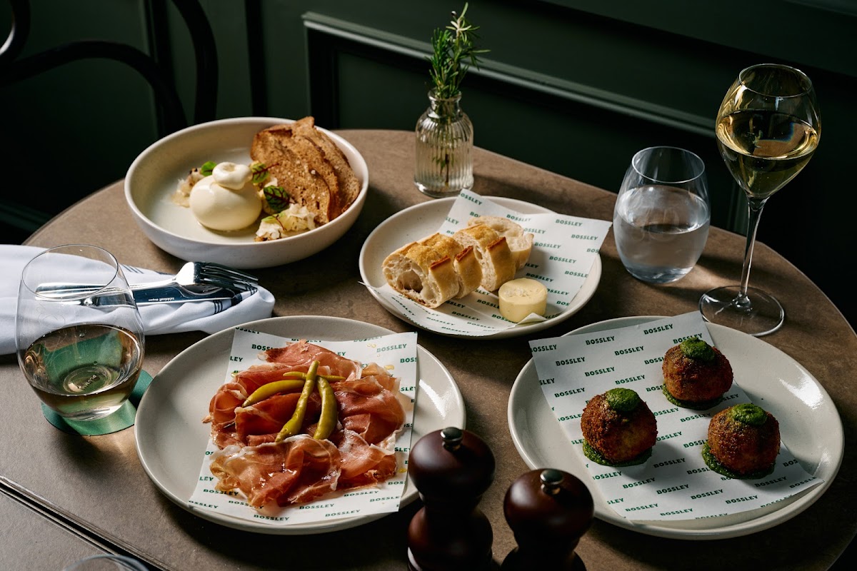 Bossley Bar & Restaurant