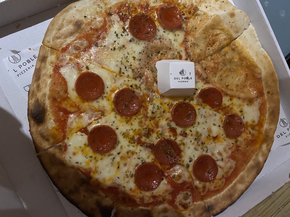 Del Poble Pizzeria Letras