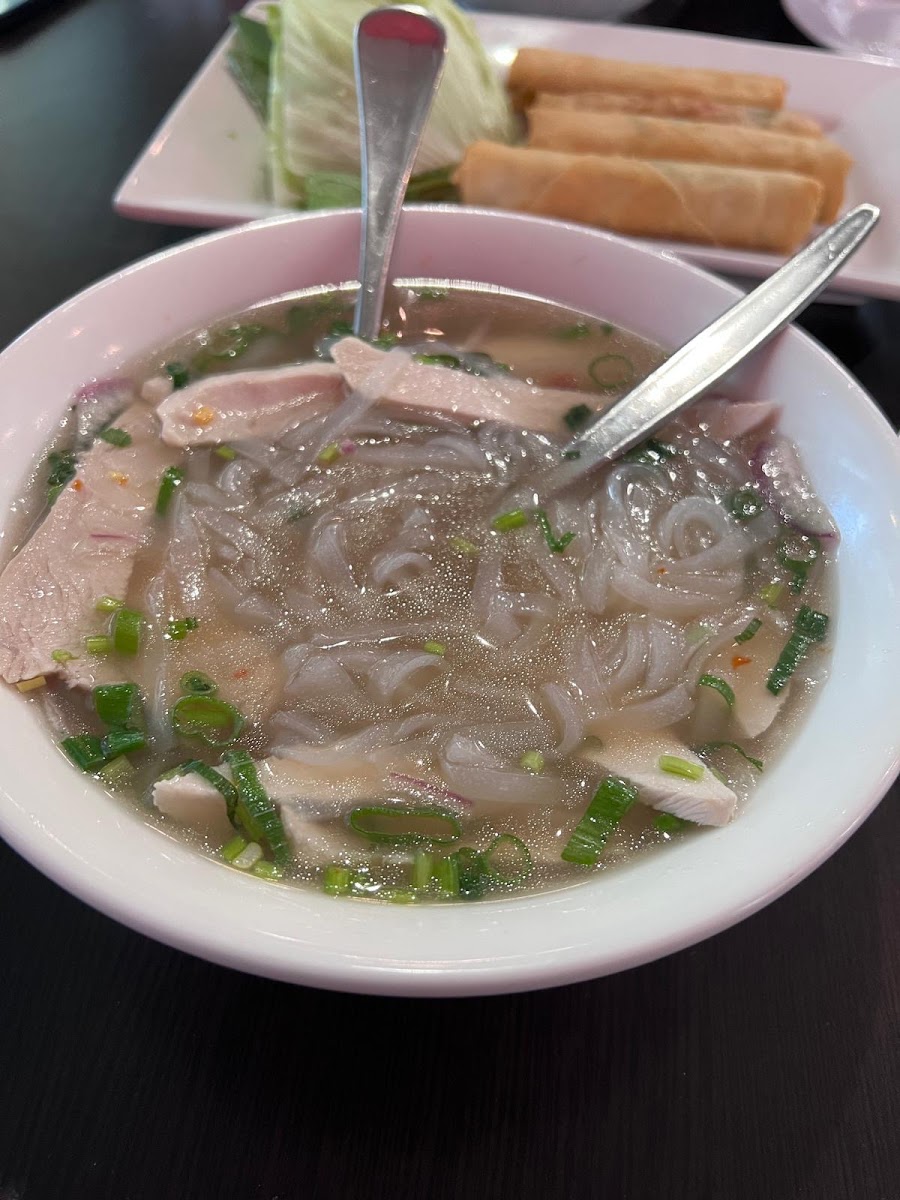 Phờ Nom Collins St