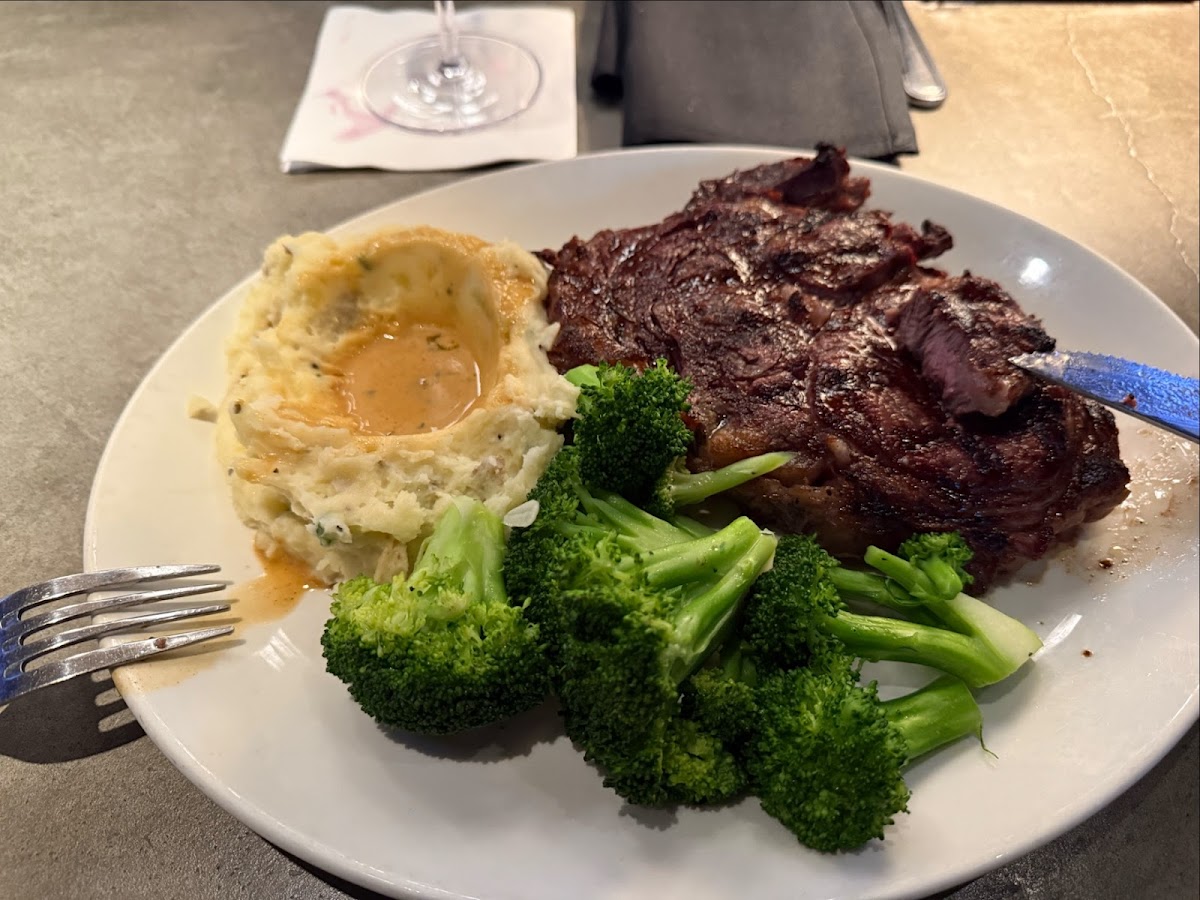 Yosemite Ranch - Steak, Fish, Bar